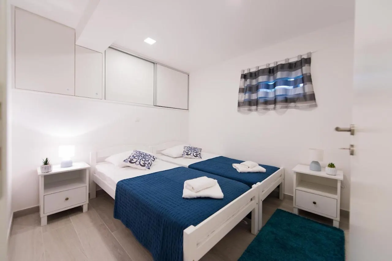 Apartman Ante Split 0*,
